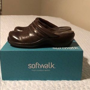 Dark brown Softwalk clogs 7M